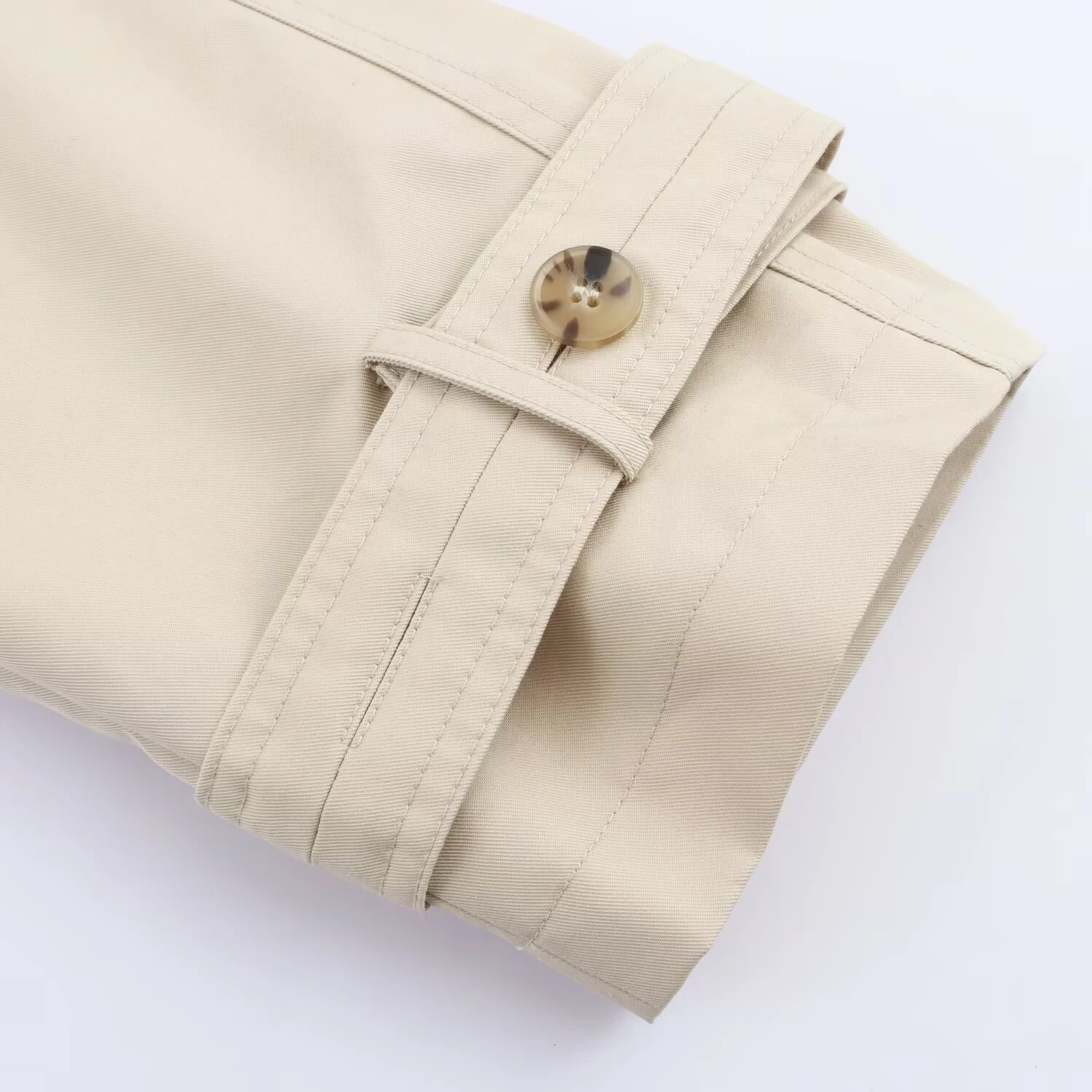 2025 automne nouveau produit femmes ample Double boutonnage court imperméable coupe-vent tarte surmonte Outcoat