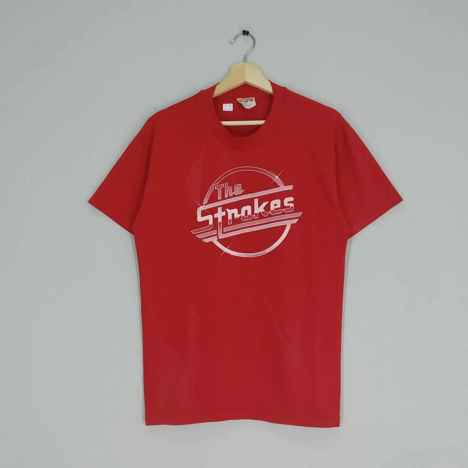 

Винтажная футболка с логотипом американской рок-группы The Strokes в стиле панк-музыки