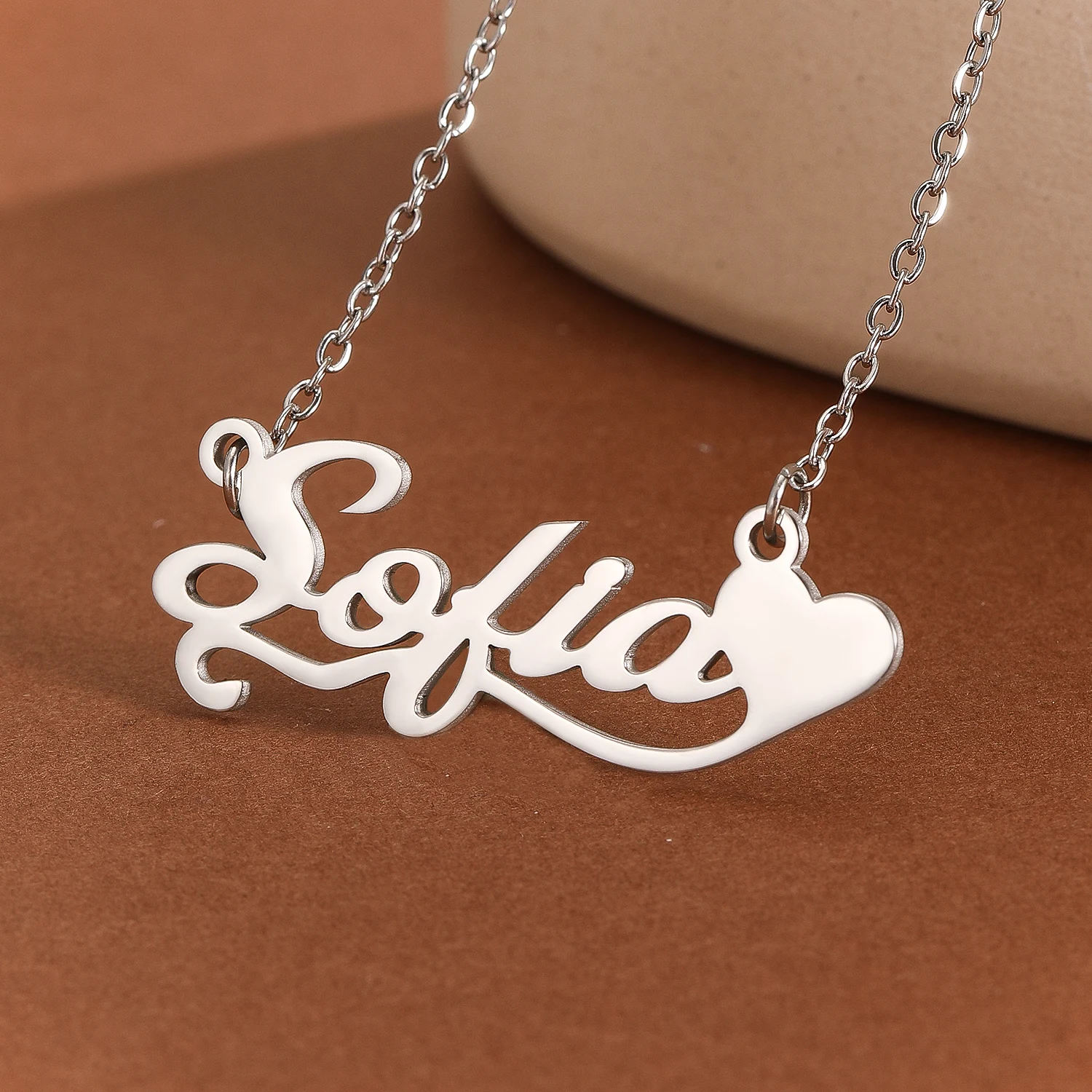 QIAMNI-collar con nombre personalizado con corazón, gargantilla con colgante de cadena con placa de identificación personalizada de acero inoxidable para mujeres y niñas