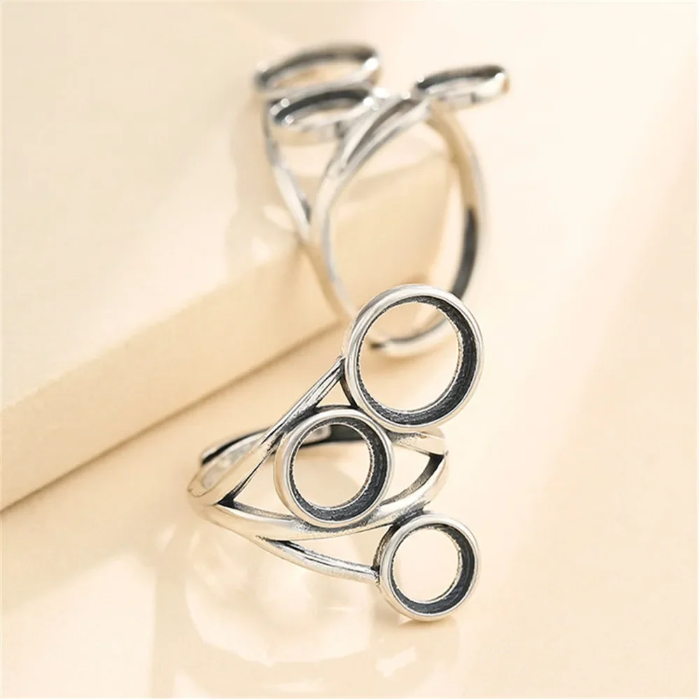 

Регулируемое кольцо из серебра 925 пробы с 3 заготовками для круглых кабошонов диаметром 7 мм, 8 мм и 10 мм.