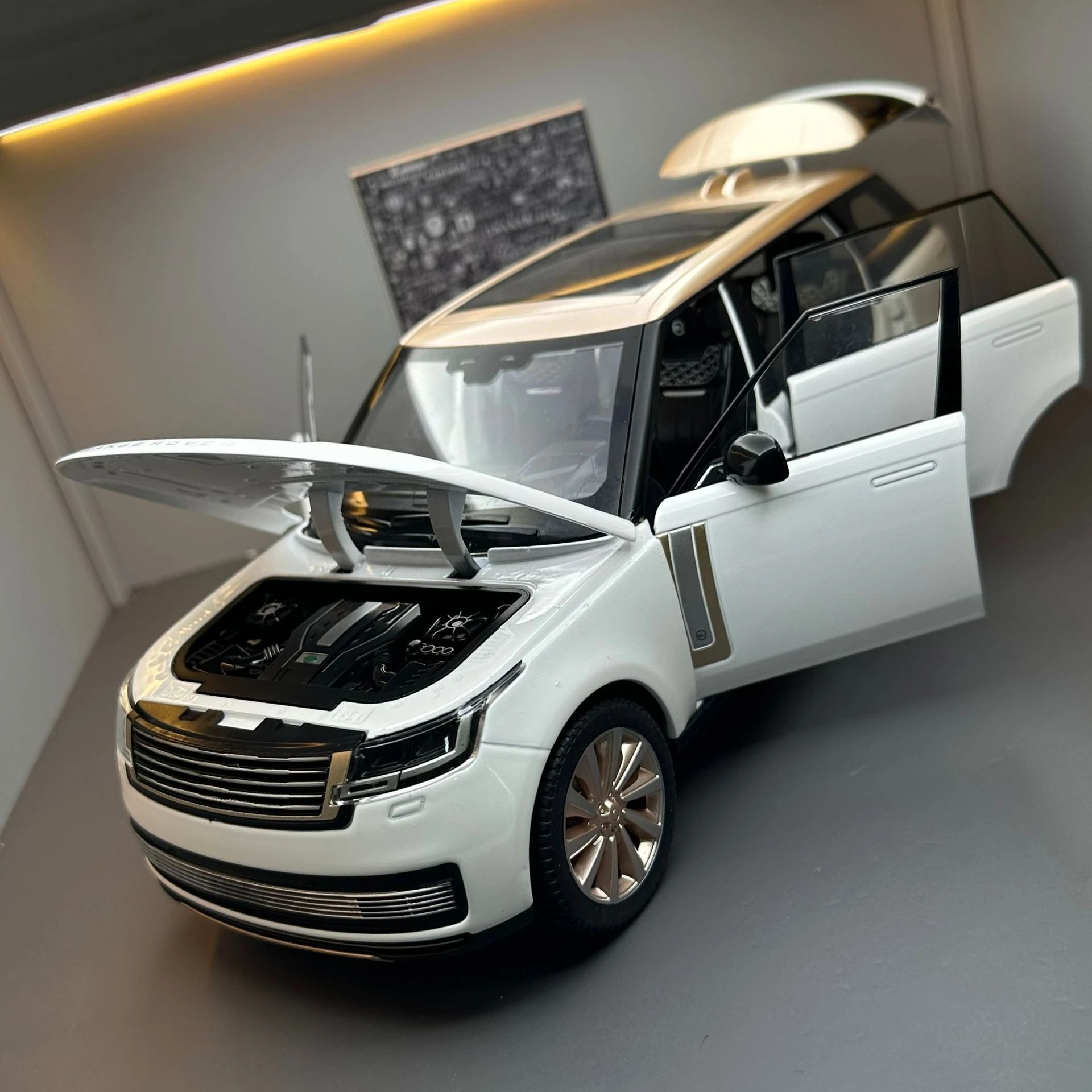 1:18 2022 SV SUV large alloy off-road vehicle model car ornaments collection acousto-optic pull back kids toy car rich details