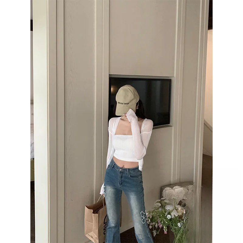 

Комплект Kubiliv Sexy Pure Desire Bla White из двух предметов: топ с защитой от солнца на бретельках и горизонтальные полосы с 3D-текстурой