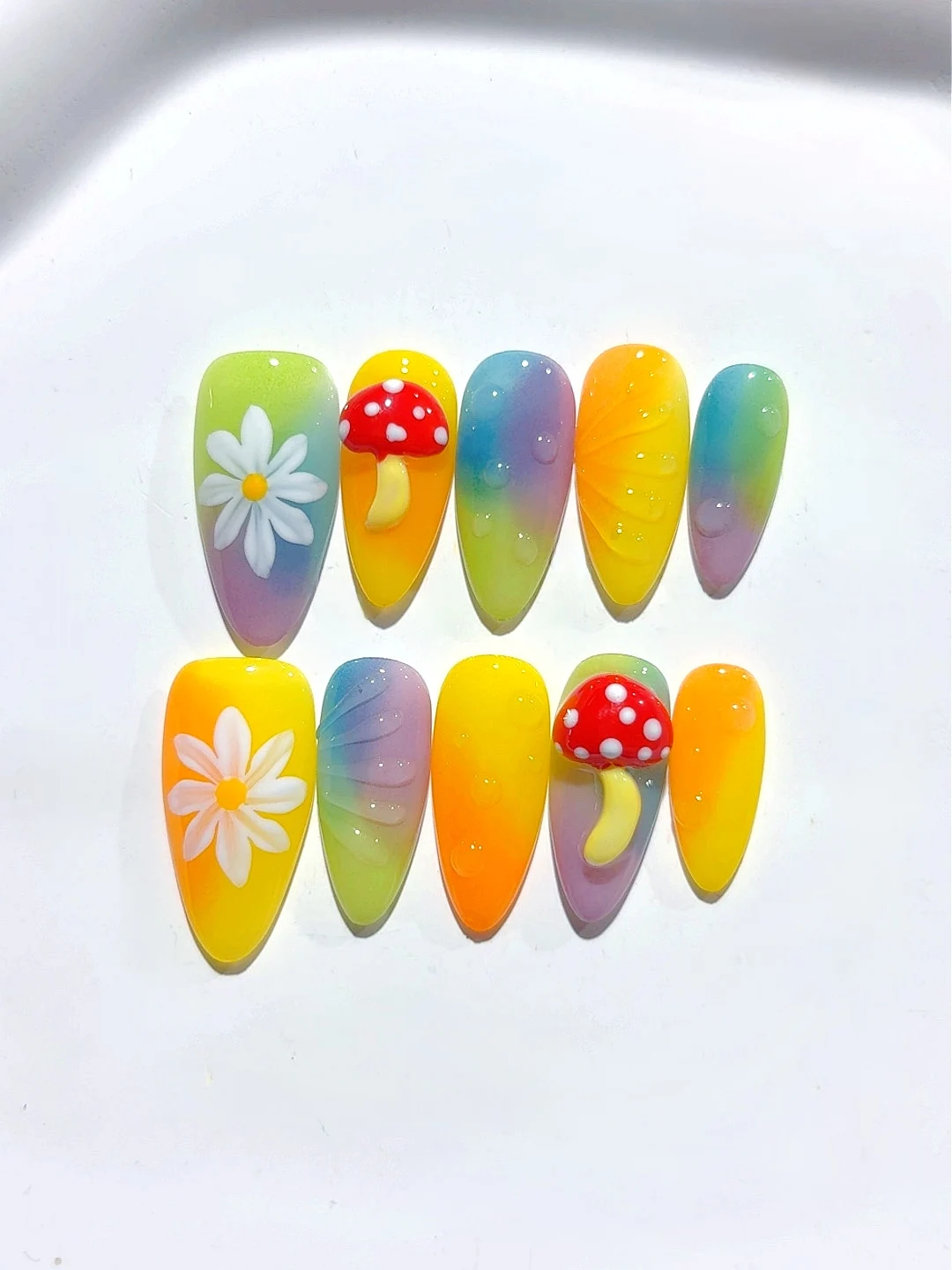 

Colorful Multicolor Gradient Three-Dimensional Mushroom Carved Flower Fashion Art Nail (D481)