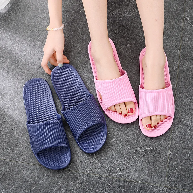 

Custom. Qida Shun New Summer Slippers Women Couples Indoor Non-Slip Bath Home Slippers