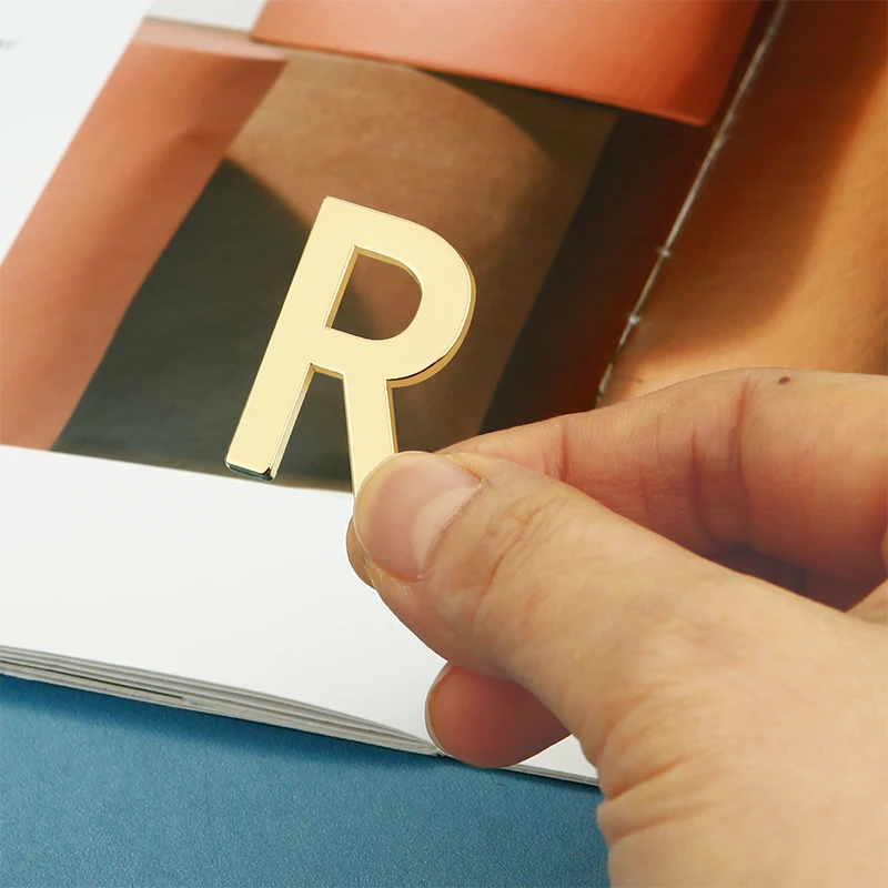 1 Stücke Metall Selbstklebende Hausnummer Englisch Alphabet Buchstaben für Wohnung Zimmer Tür Platte Tisch Briefkasten Nummer Aufkleber 3*2 cm – Detail 7