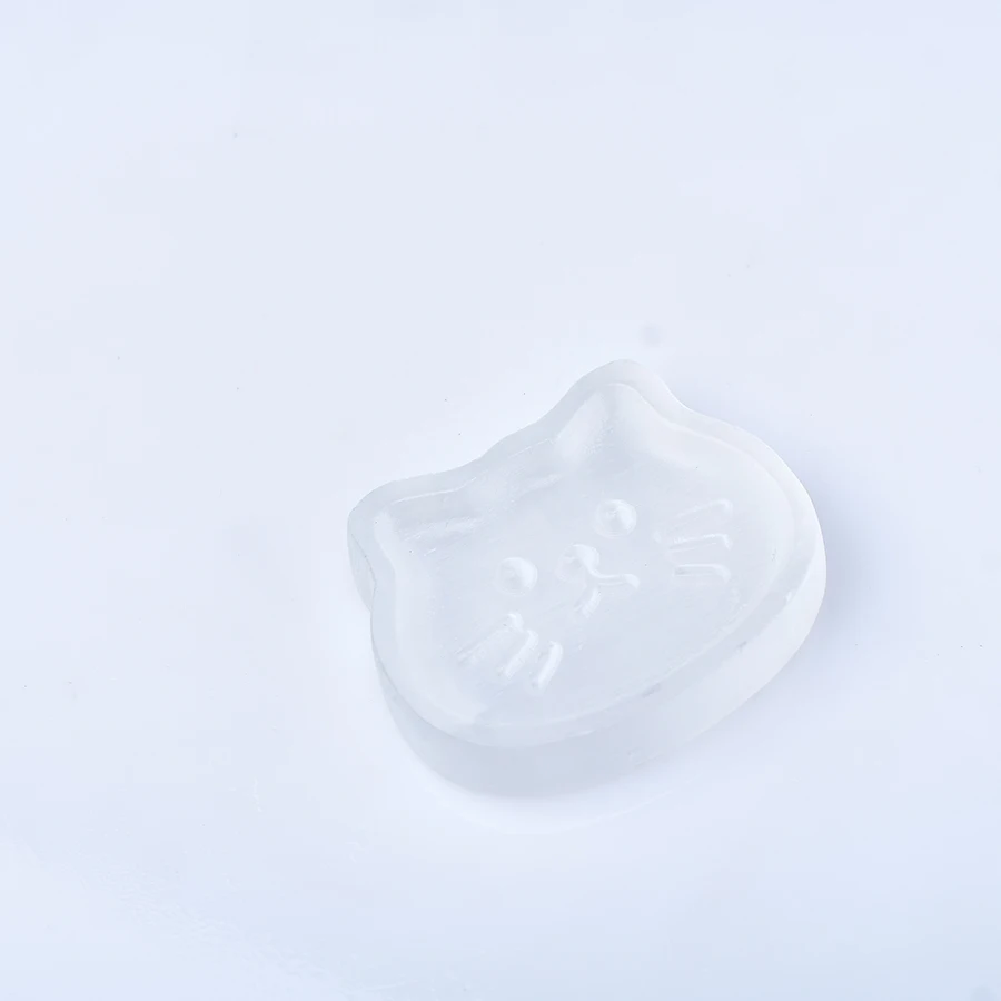 

1 шт., натуральная селенитовая пластина в форме кошачьего лица, резная зарядная пластина для хрустальной сетки, фэншуй, кварцевый минеральный подарок «сделай сам»