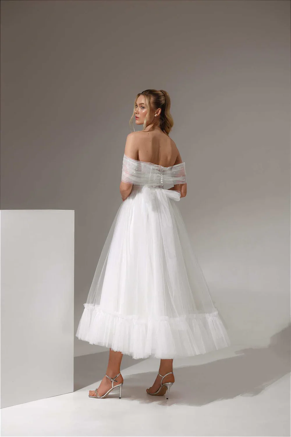 Customized Minimalism Tea Length Wedding Dresses A Line Tulle Midi Bridal Gown With Short Cape White Elopem Vestido De Novia