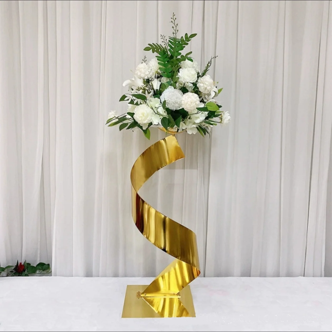 

4 pcs/lot Gold Flower Road Lead Metal Wedding Table Centerpieces Event Party Home Hotel Decoration flower frame