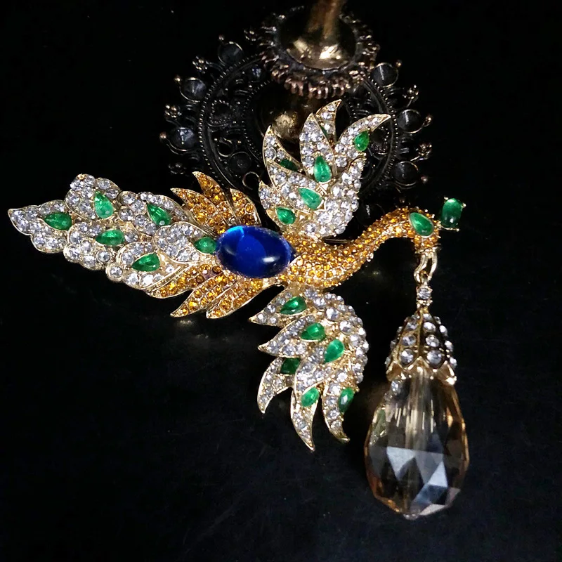 

Medieval Luxury Sparkling Rhinestone Swan Women's Brooch Designer Elegant Gold-plated Gemstone Pendant Animal Brooch Lady