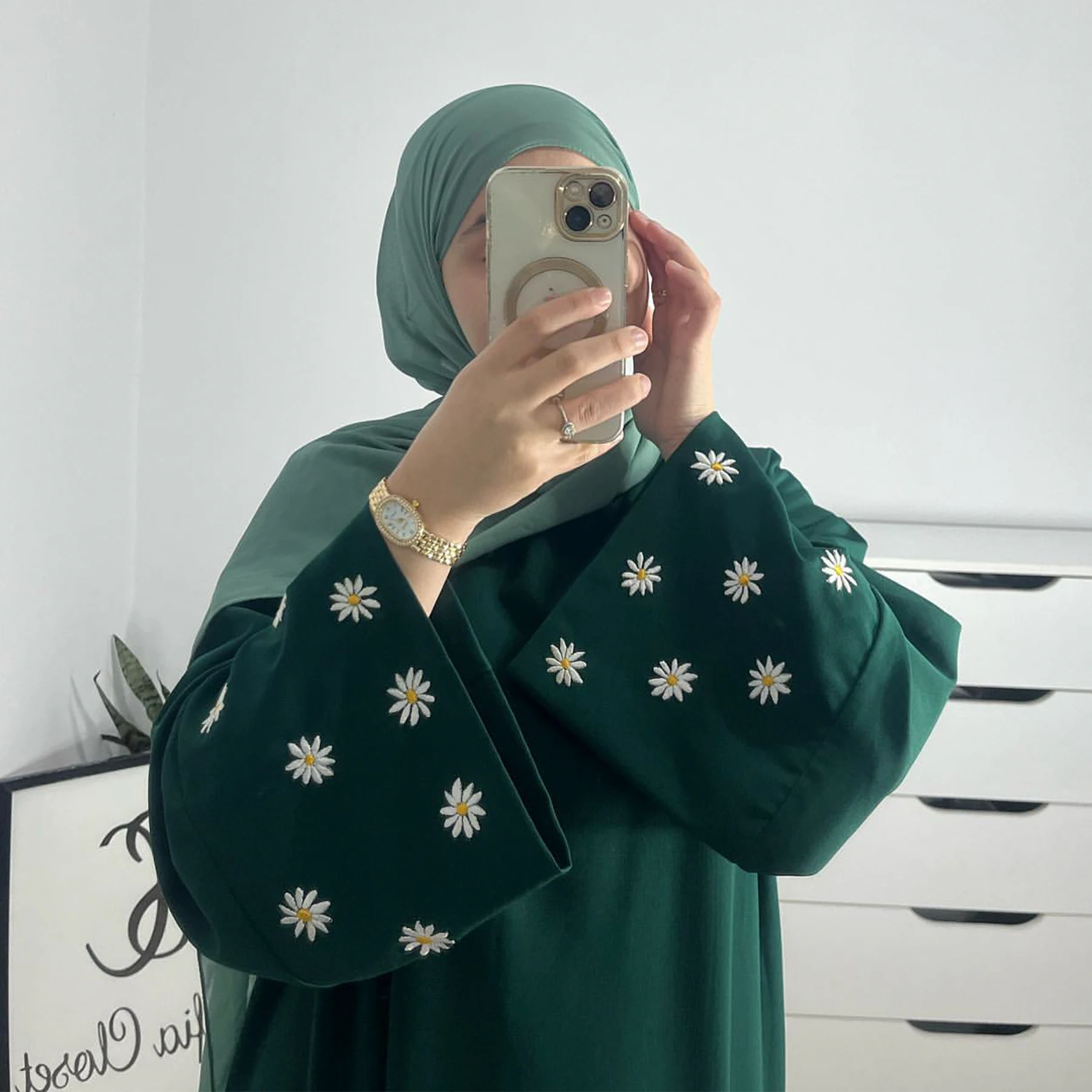 Daisy Embroidery Closed Dubai Abaya for Women, Long Muslim Dress, Modest Hijabi Robe, Wide Sleeves, Islamic Clothing, Ramadan