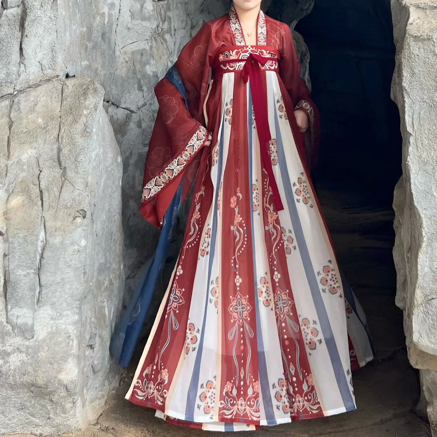 

New Year Tang Hanfu Women One-Piece Chest-High Skirt Wide Sleeve Printed Set Traditional Chinese Costume