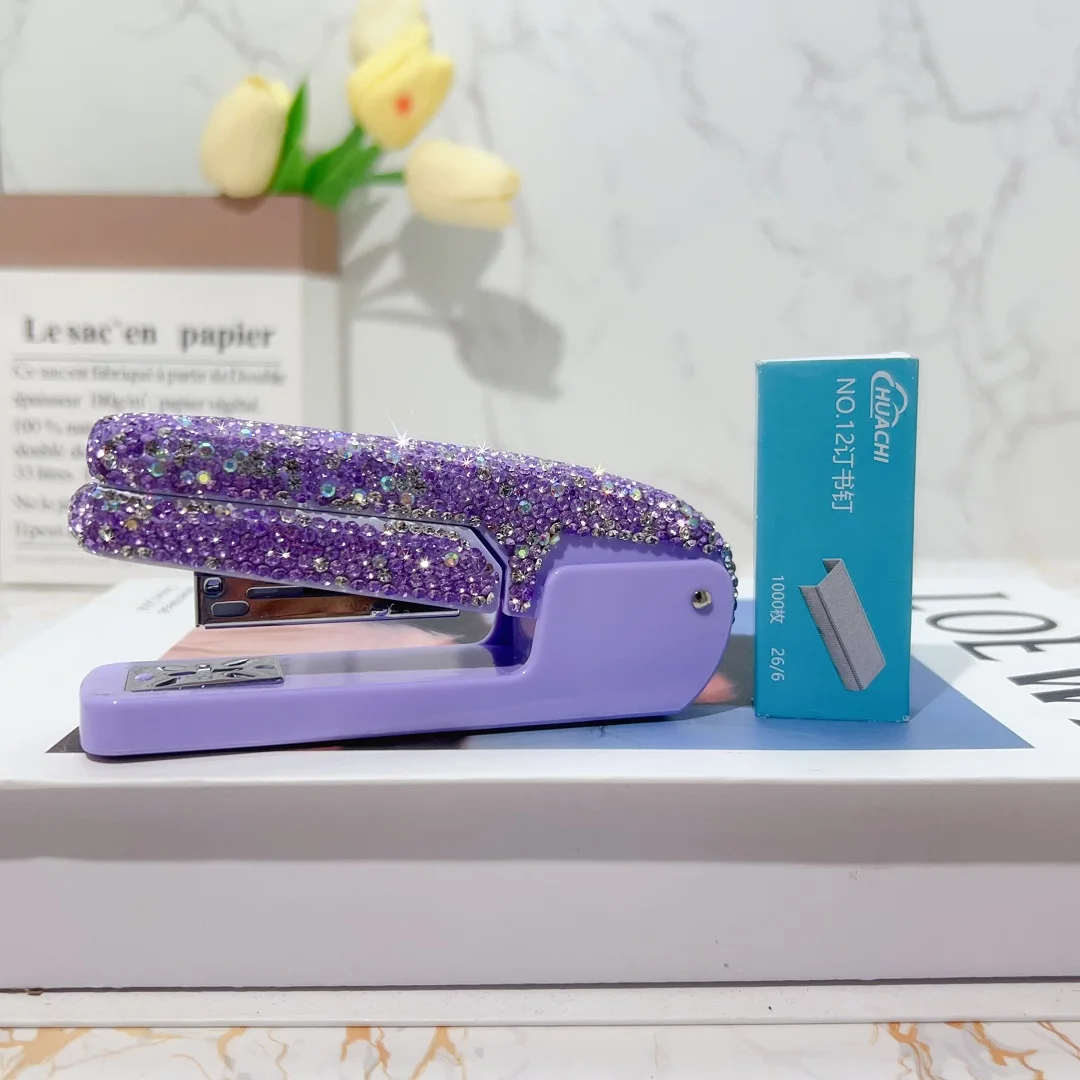 

Большой вращающийся на 360 градусов степлер со стразами, экономичный для студентов, домашнего офиса, инструмент для переплета бумаги, степлер