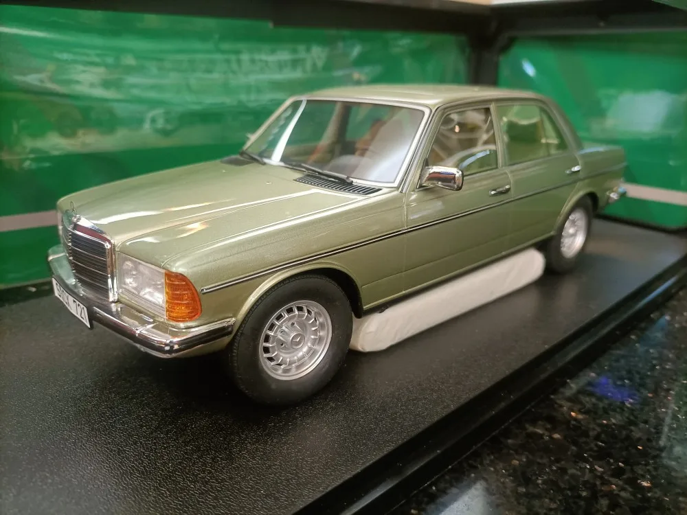 

Cult 1:18 For 280E W123 1976 Classic Cars Limited Edition Resin Metal Static Car Model Toy Gift