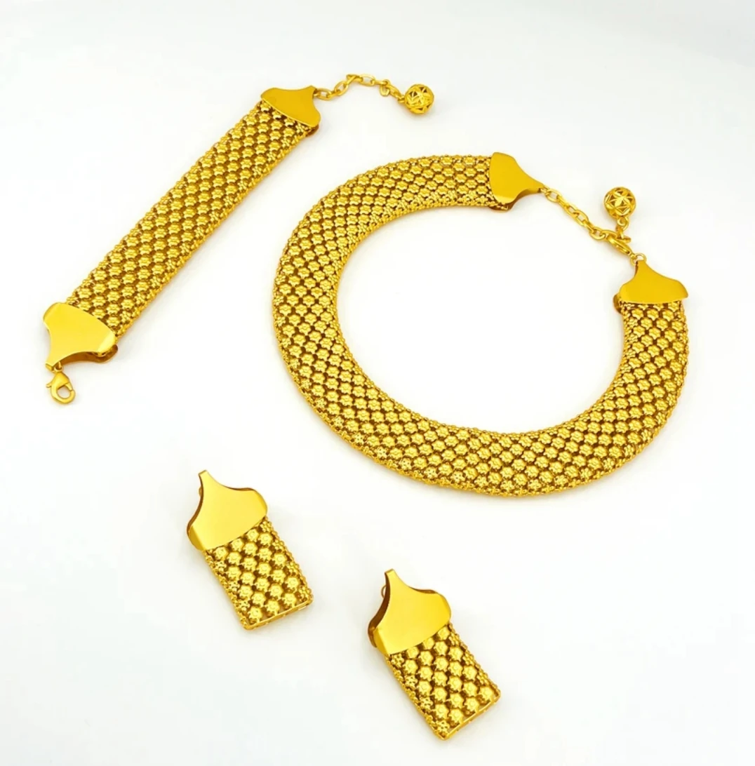 

Dubai New Gold Plated Necklace Earrings Bracelet for Women's Wedding Party Jewelry Set DD10402