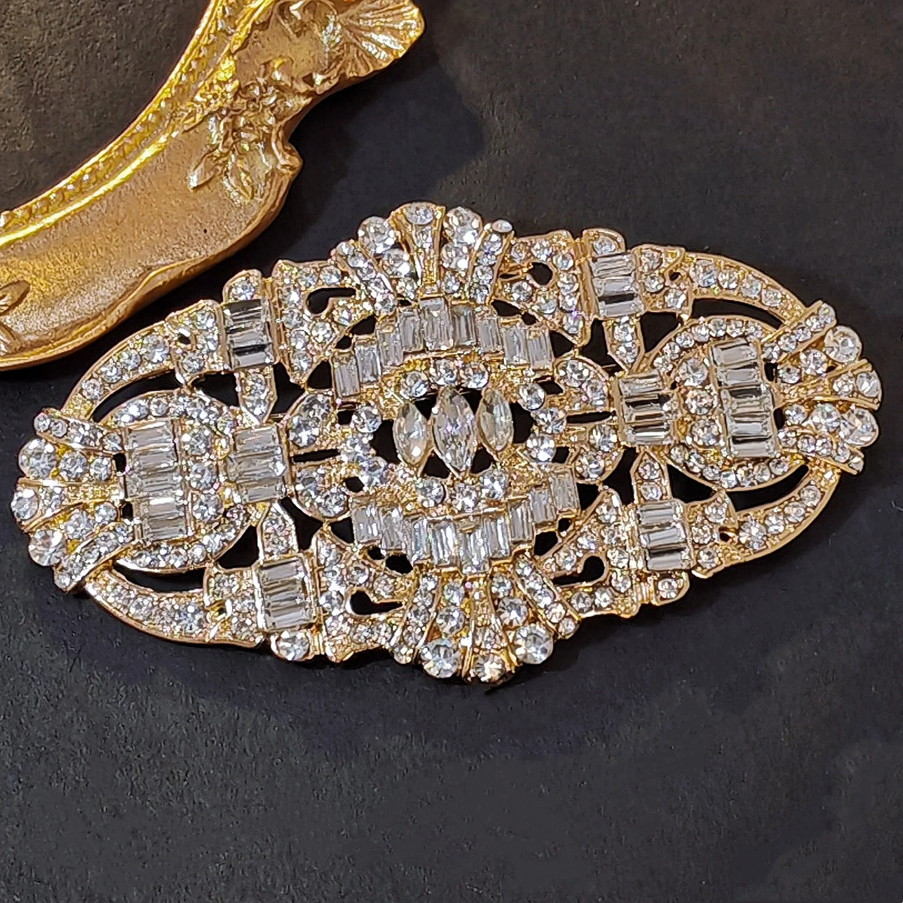 Victorian Antique Stylish Gold-tone Art nouveau Oval Rhinestone Brooch Pin Costume Jewelry