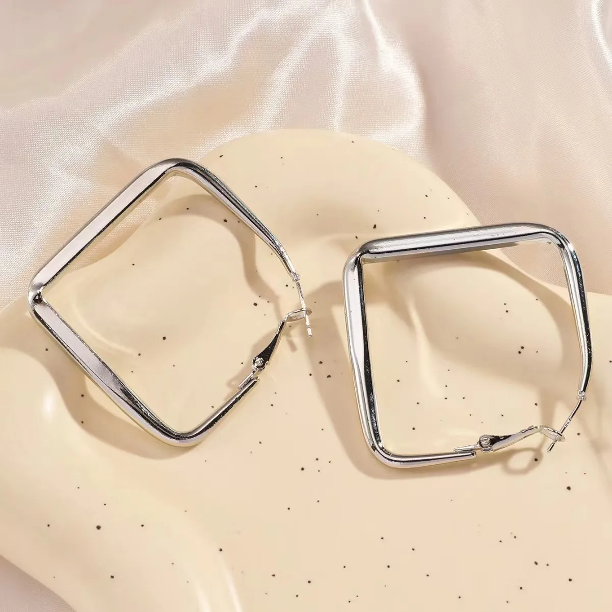 Fashion Gold Color Square Hoop Earrings For Women Exaggerated Metal Geometric Irregular Circle Earrings Jewelry