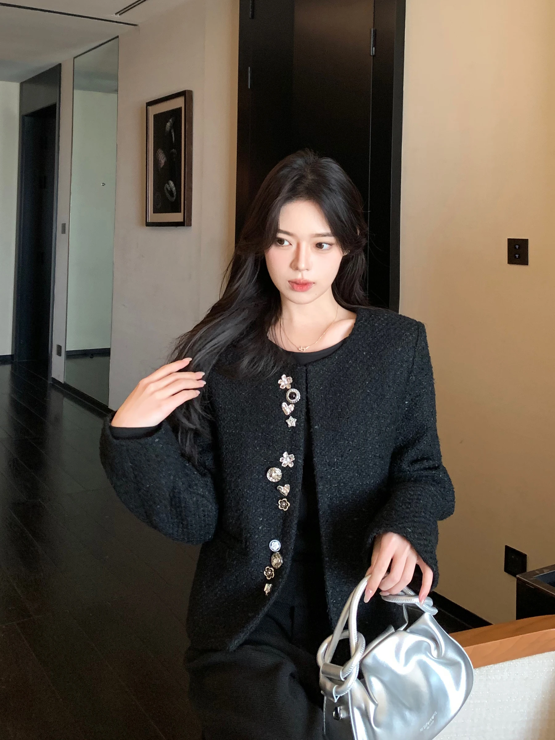 Butyou Short Quilted Jacket Women's Black Metal Button Decor High-End Slimming Top Luxury Style Polyester Fabric Coat