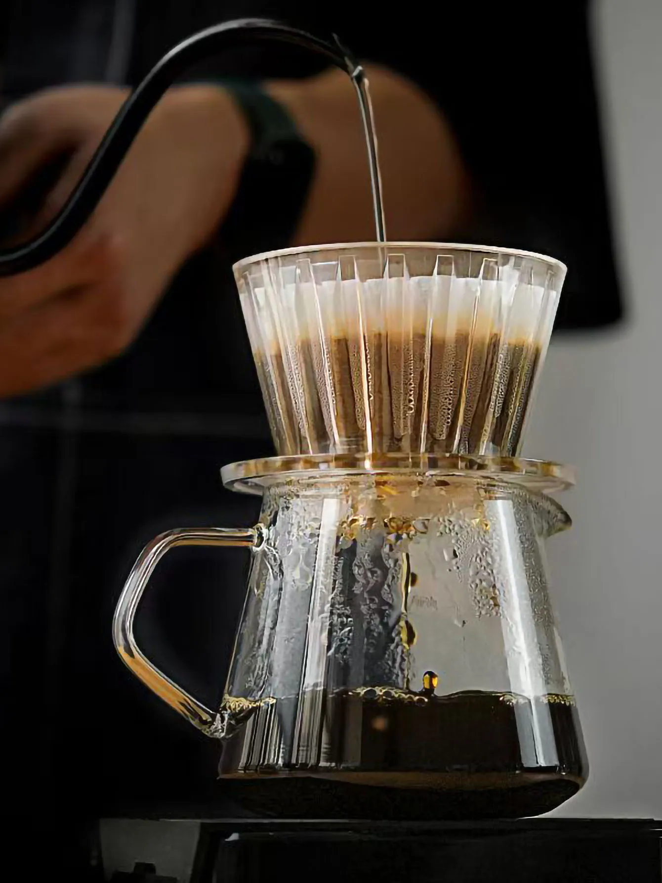 Wave Coffee Dripper Crystal Eye Pour Over Coffee Filter Cups Coffee Maker Flat Bottom Increase Uniformity .50 pieces of hand-gro