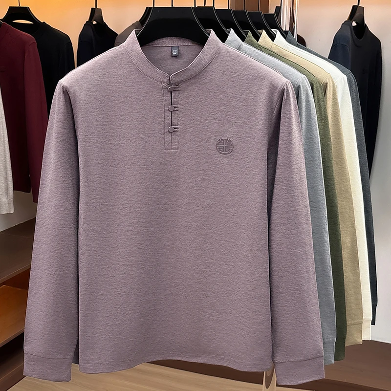 Herren-Langarmshirt im Henley-Stil mit Stehkragen, geprägtem Logo auf der Brust, leicht und bequem, ideal für Büro und Alltag. – Detail 18