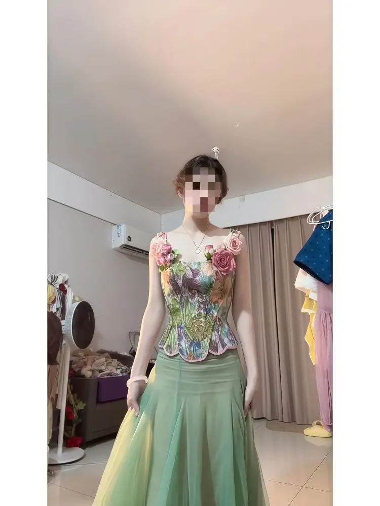 2-teiliges Rock-Set für Damen, hochwertiges, fortschrittliches Nischen-dreidimensionales Blumen-Fischgräten-Oberteil + gespleißter Rock aus Gaze mit Blumenmuster