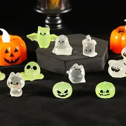 Minifiguras luminosas de 6 piezas, miniaturas de gato, fantasma, calabaza, murciélago, Calavera, vela que brilla en la oscuridad, micropaisaje para vacaciones y Halloween