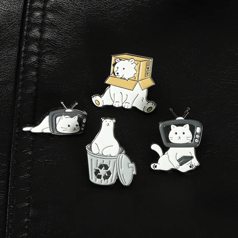 movie stupid bear Enamelled Brooches Funny Cartoon Pins Backpack Lapel Badges Fashion Jewelry Accessories Festival Souvenir Gift