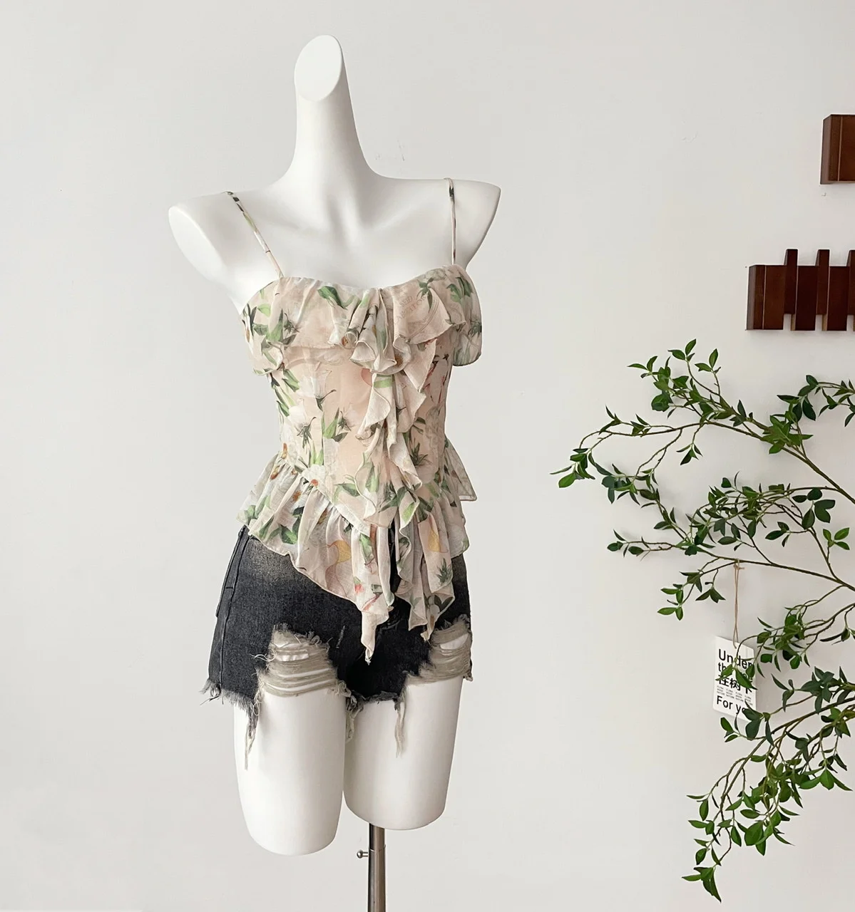 Women's irregular standing cut French lace strapless floral top for summer 2025