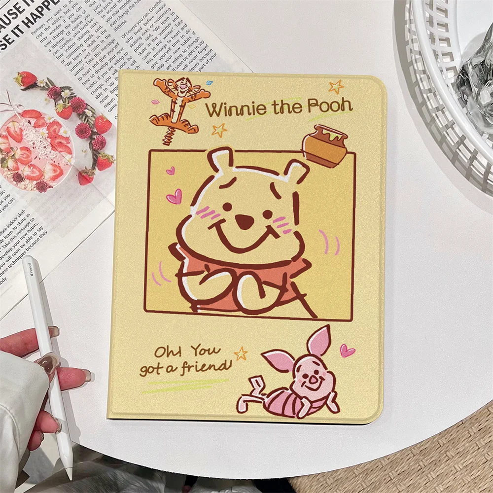 

Чехол для планшета Winnie Piglet для iPad 2025 11th (A16) Air 11 дюймов 10 9 8 7 6 Th Pro11 M4 10,9 дюймов 9,7 Mini противоударный чехол из искусственной кожи