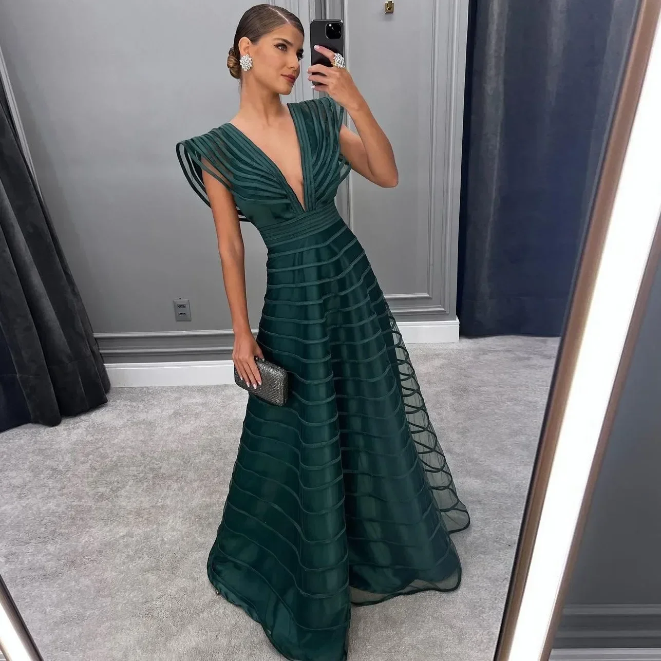 Customized Fashion A-line Floor-Length Women Formal Evening Dresses V Neck Backless Wedding Guest Prom Gowns for Birthday Party