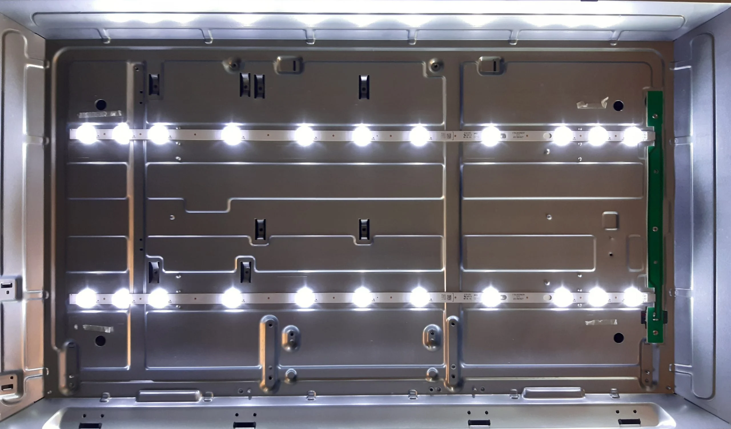 

Светодиодная лента 11LEDs 575m для Toshiba Vestel 32D1333DB 32165HDLED VES315WNDB-01 VES315UNDL-2D-N02 SVV315A39 VES32BL11 TECH32DLEDBMS