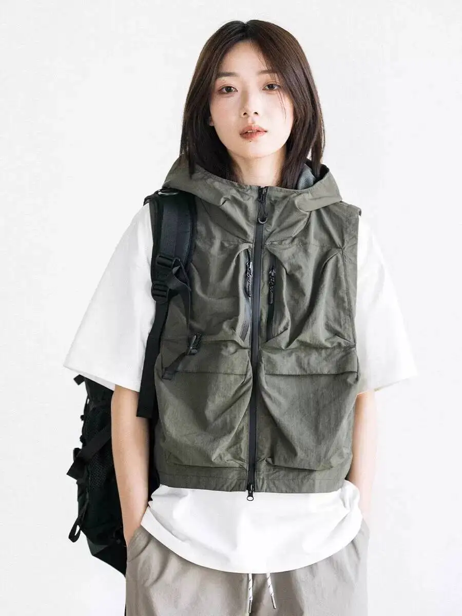 2026 Unisex Japanese Simple Outdoor Functional Vest Multi Pocket Cropped Hooded Waistcoat Waterproof Sleeveless Jacket Outerwear