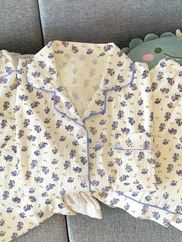 夏の新鮮な花柄パジャマ女性の薄手カジュアル半袖ショートパンツパンツホーム服 3 点セットカントリーガールスタイル 1