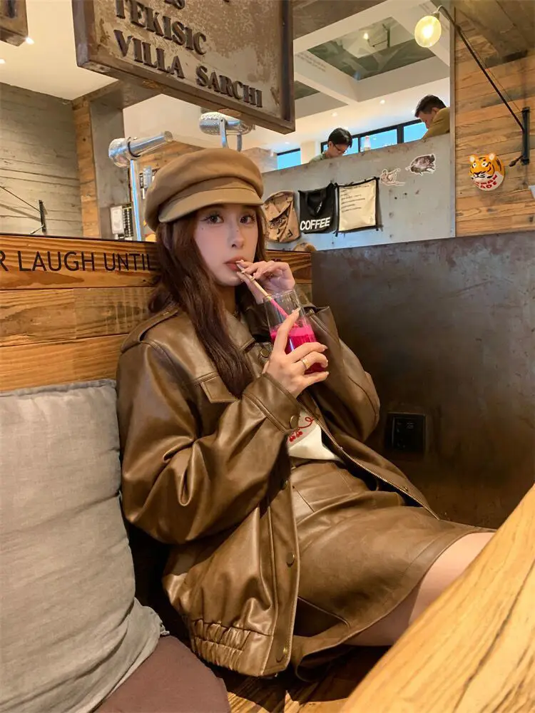 브라운 PU 다크 버튼 가죽 재킷 여성 한국 루즈핏 가죽 재킷 여성 오토바이 스트릿웨어 패션 코트 2025 가을