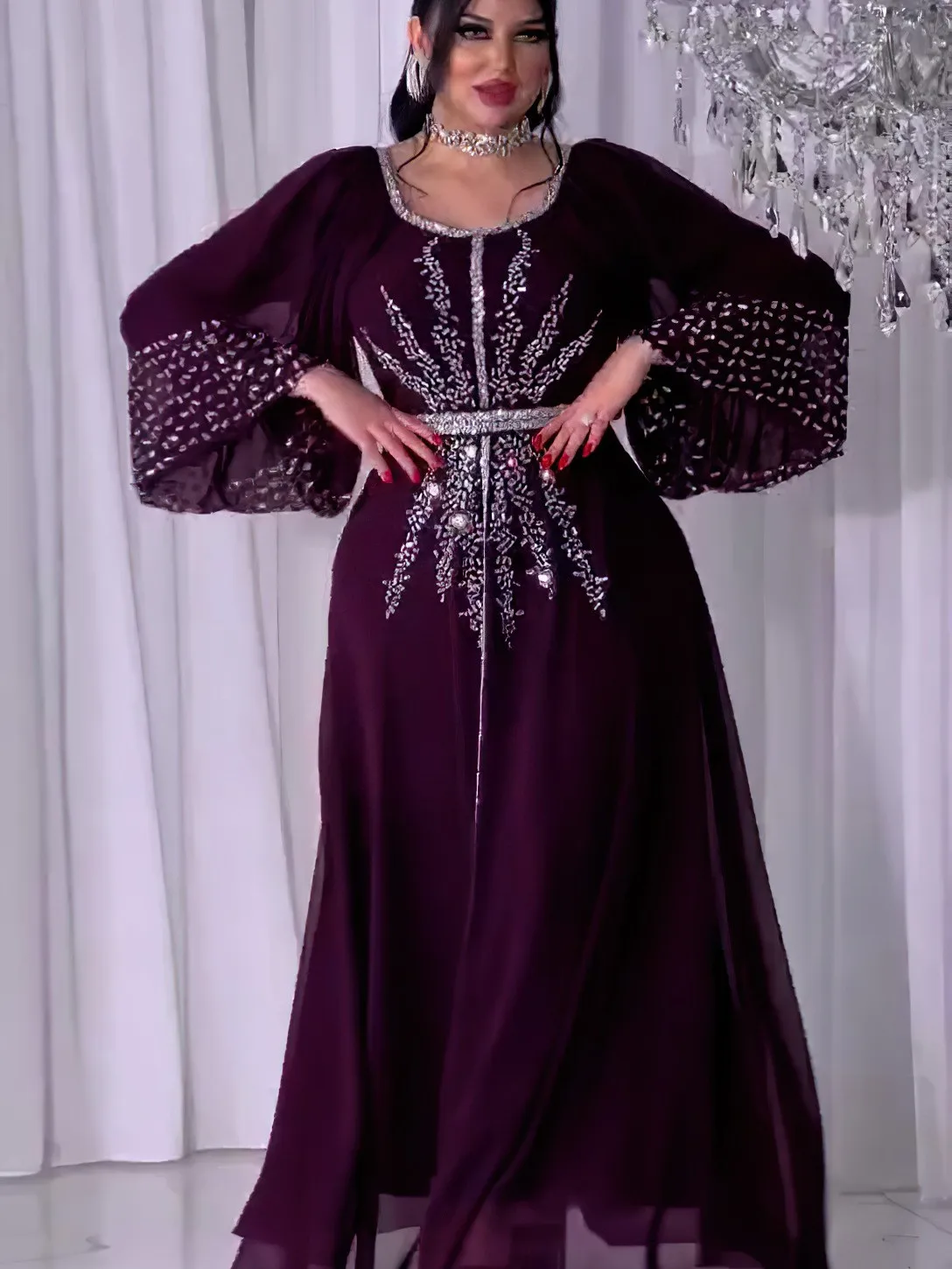 Indonesischer Naher Osten, plissiert, groß, rund, Ne Embellied Chiffon Bubble Sve Dr mit Gürtelkleid, südostasiatische Sl...