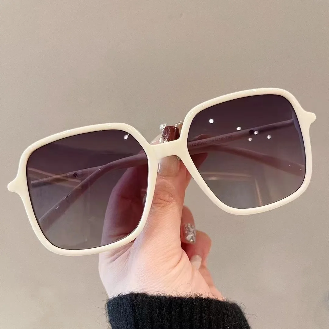 New women's fashionable large frame square sunglasses with white frame summer seaside vacation UV resistant sunglasses