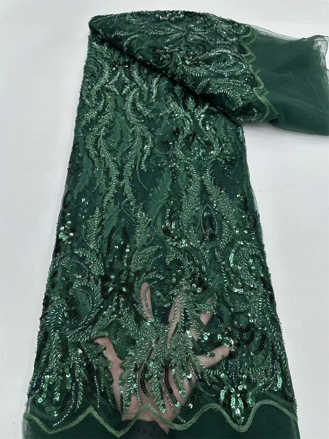 Tessuto di pizzo ricamato con paillettes e perline di lusso, tulle glitterato glamour per abiti da cerimonia nuziale personalizzati