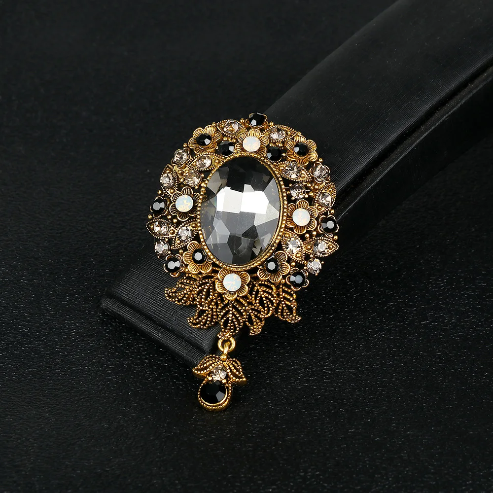 New Metal Vintage Flower Brooch Luxury Rhinestone Metal Lapel Pin Fashion Women\'s Jewelry Accessories