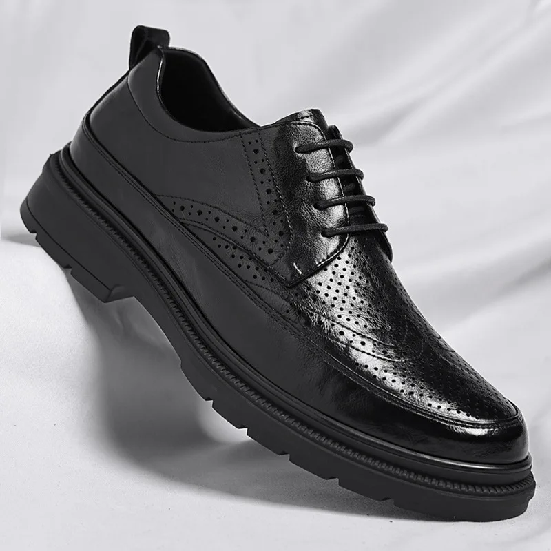 

Новые мужские деловые кожаные туфли 2026 года: летние, повседневные, дышащие, с перфорацией