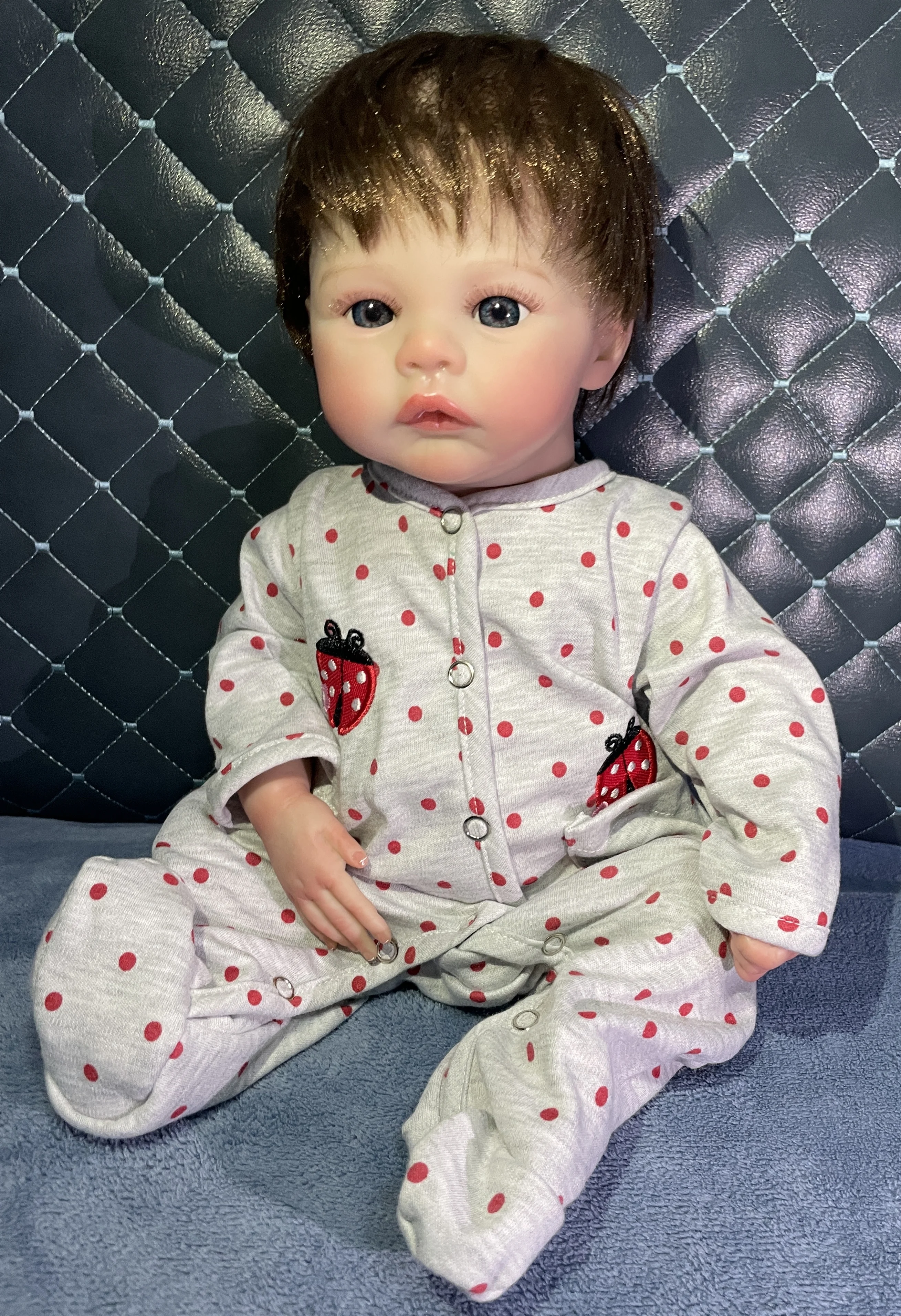 リアルな19インチのリボーンドールメドウ、手描きの3Dスキンとリアルな静脈付き - 子供への誕生日クリスマスギフトに最適