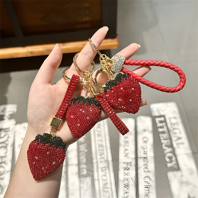 Modischer Diamant-Erdbeer-Schlüsselanhänger, kreativer Lederseil-Taschenanhänger für Mädchen, Valentinstag, Weihnachtsgeschenk