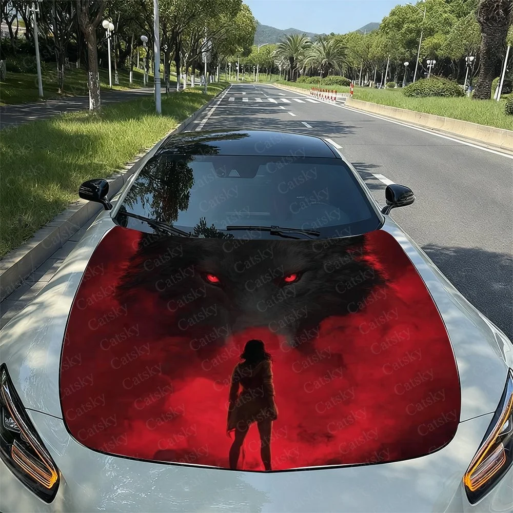 

Этот ударный чехол на капот автомобиля представляет жестокий волк со светящимися красными глазами и загадочной фигурой, устанавливаемый против яркой красной фоны.