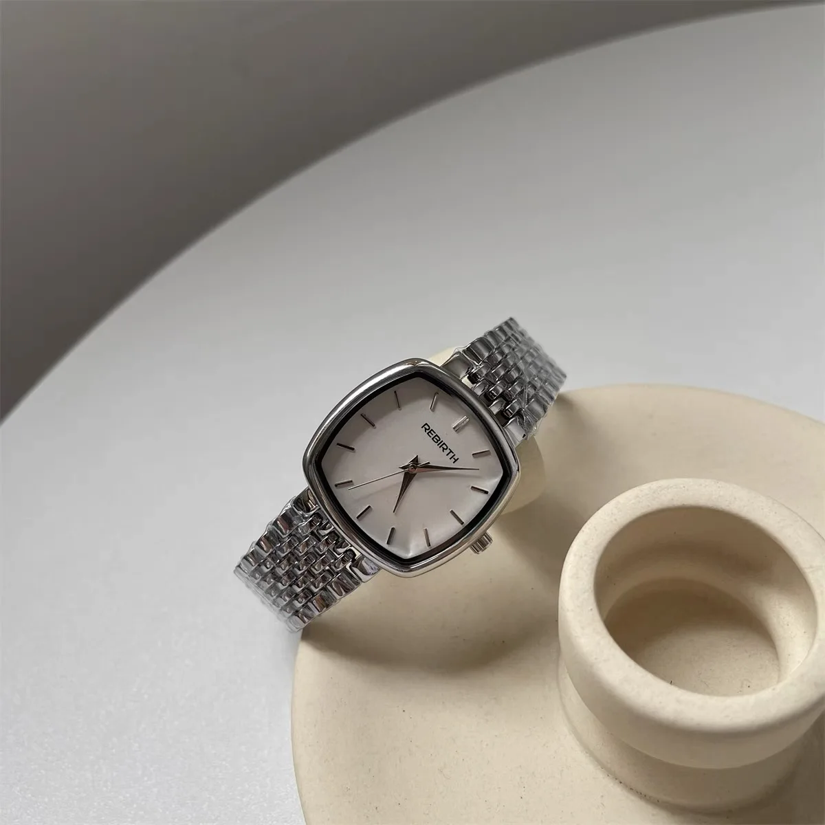 ساعة كوارتز أنيقة وبسيطة للأعمال للنساء، مناسبة للارتداء اليومي