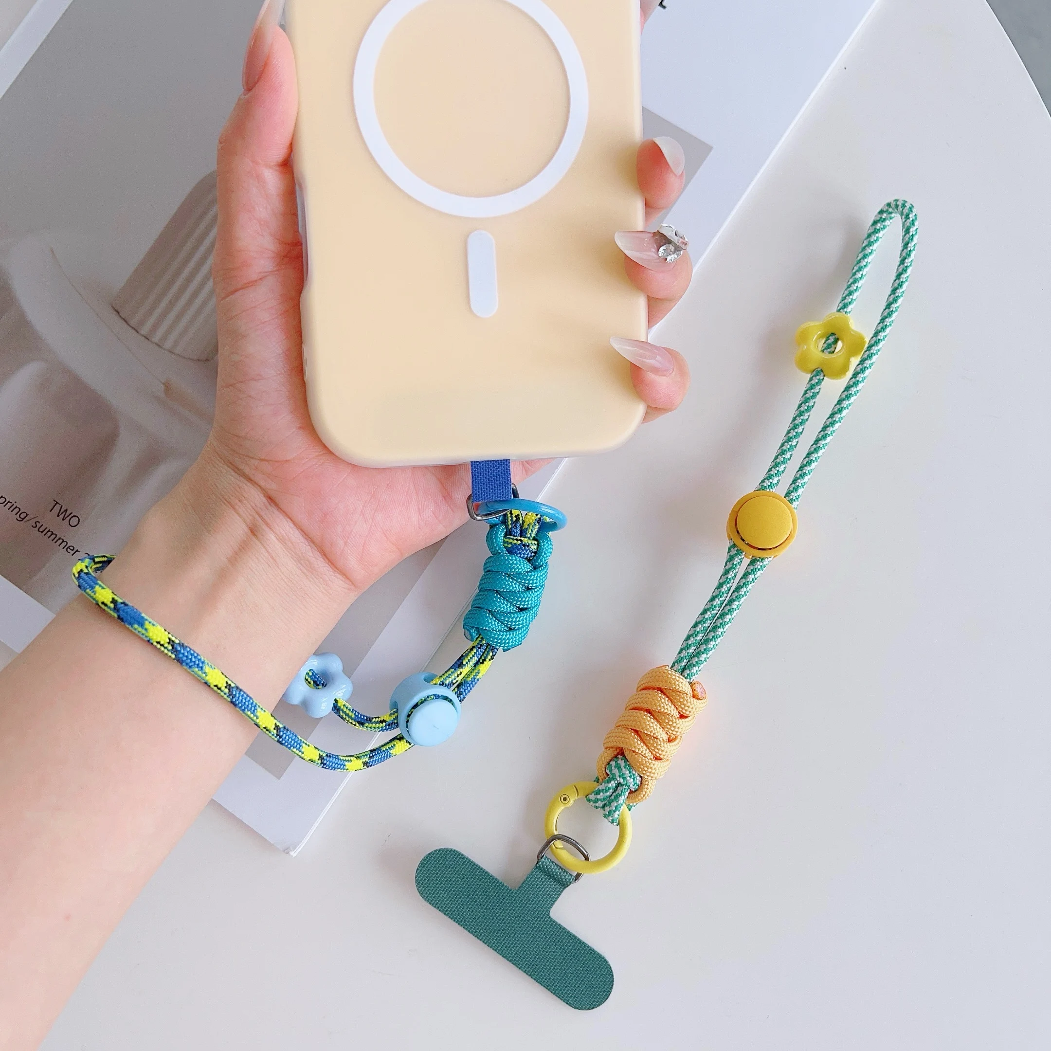 

Portable Mobile Phone Universal Lanyard, Adjustable Wrist Short Lanyard, Fashionable Dopamine Multi-Functional Lanyard