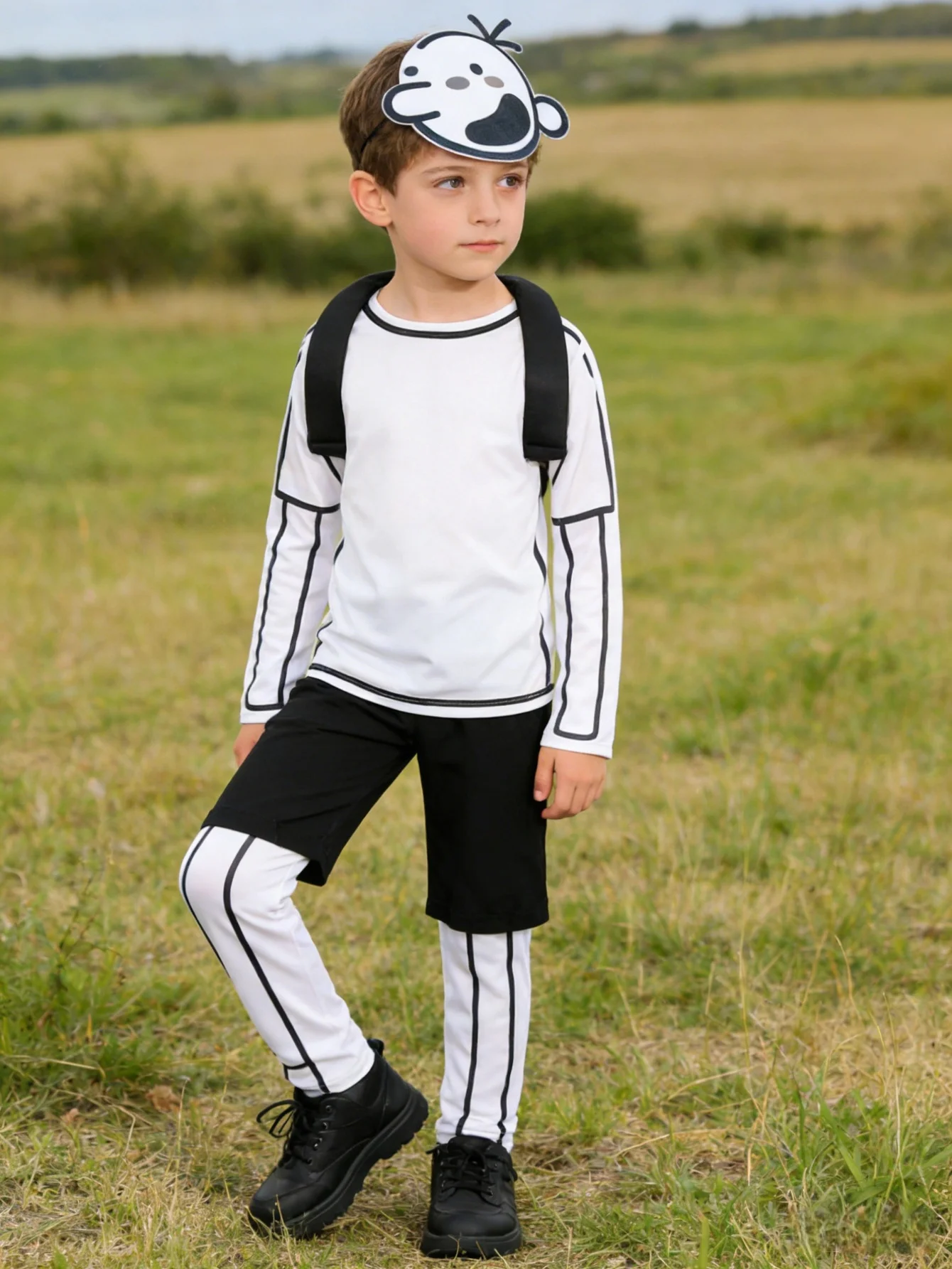 Boys' Outfit: 1 White Printed Top for Boys + 1 Color-Blocked Pants with Contrasting Colors + 1 Black Backpack + 1 Mask with Printed Patterns and Velcro Fasteners, Boys' Halloween and Various Holiday
