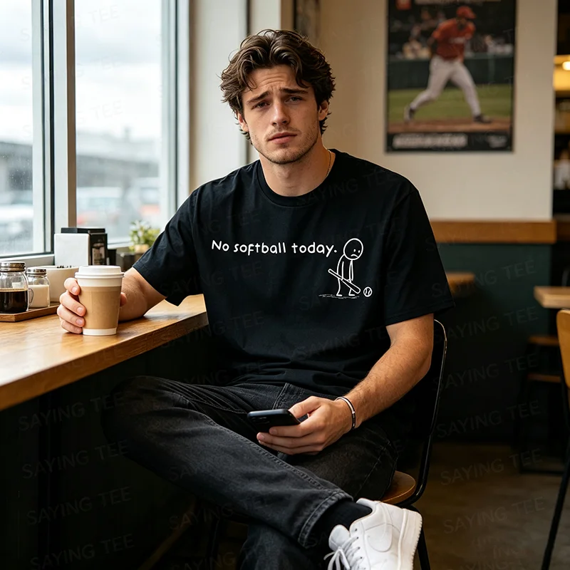 Lustiges „No Softball Today“-Humor-T-Shirt für sarkastische Meme-Sportliebhaber – Y2K-Zeichnung, Comic, verspielte Stickman-Grafik mit Spruch – T-Shirt-Kleidung – Detail 6