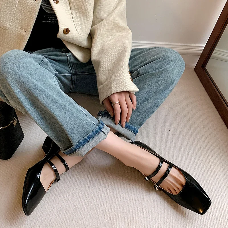 Zapatos Mary Jane de primavera 2024 para mujer, zapatos de bailarinas rojas elegantes con punta cuadrada poco profunda y tacón alto para mujer