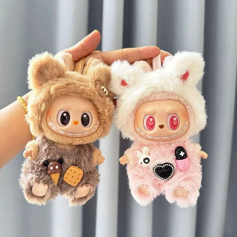 

Подвеска для одежды Labubu 17 см: комбинезон с капсульным кроликом для сидения - милая детская одежда и аксессуары для кукол