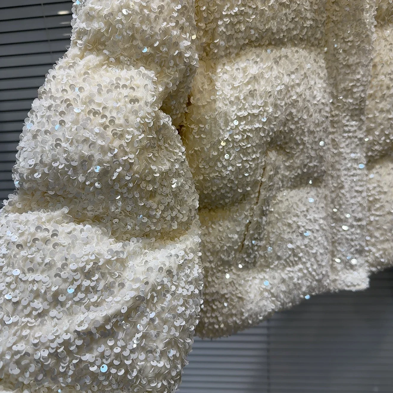 Women White Duck Down Zipper Jackets Female Thick Fluffy Parker Cotton Outwears Winter Stand Collar Warm Sequin Puff Down Jacket