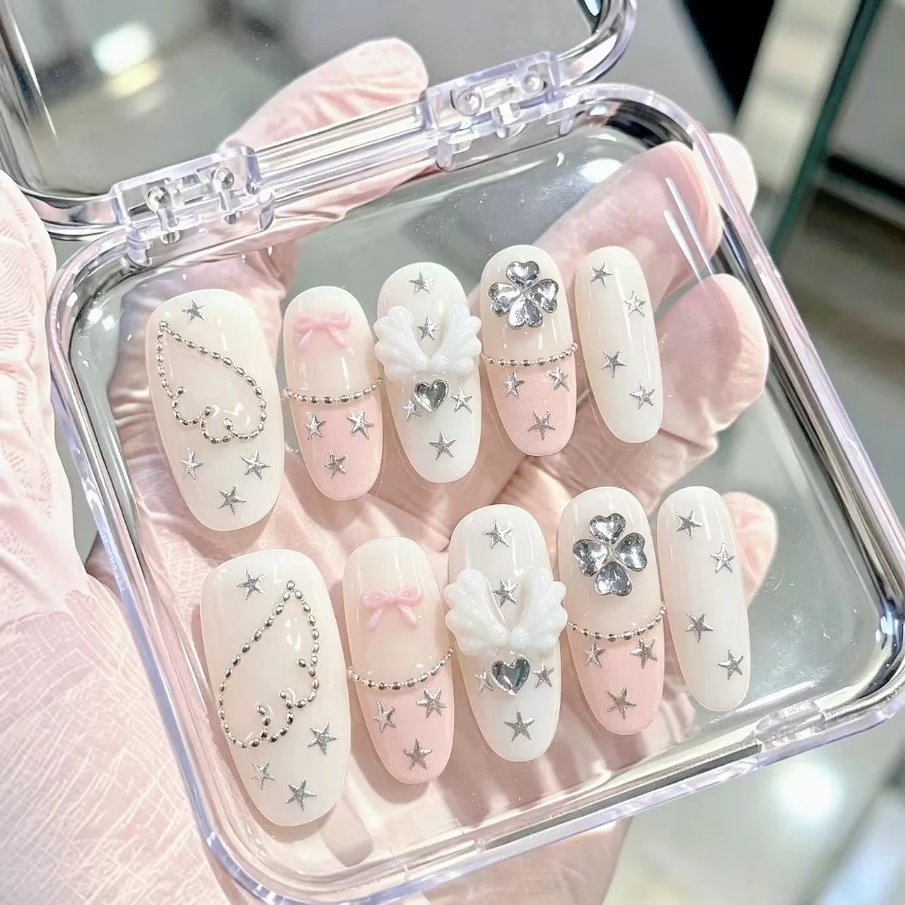 10 Stück milchig-weiße, verlaufsartige Engel-Kleeblatt-Stern-Nagelkunst, geeignet für den täglichen Campus-Look, JK-Uniformen, sanfte Outfits im koreanischen Stil, Nachmittagstee-Date, Ausflüge mit