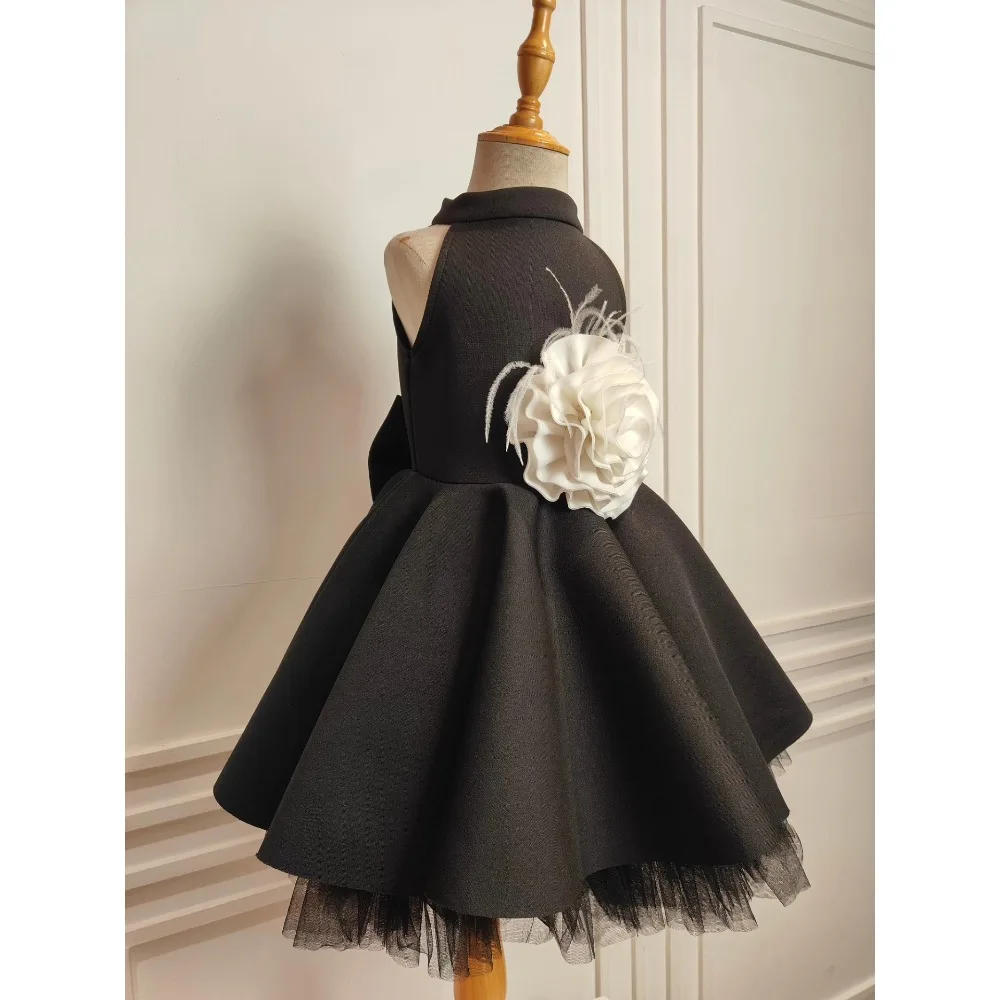 Vestido de Niña para Bodas 2026 Personalizado, Estilo Halter con Flores, Blanco y Negro, Midi, con Lazo, para Cumpleaños, Primera Comunión